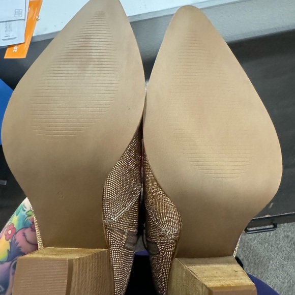 Corkys Selfie - Picture 7 of 8